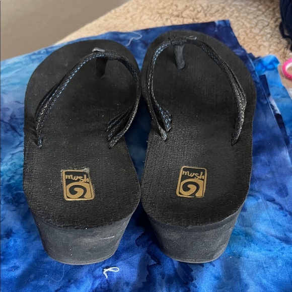 Teva Mush Heeled Flip Flop Size 7 - Picture 2 of 6
